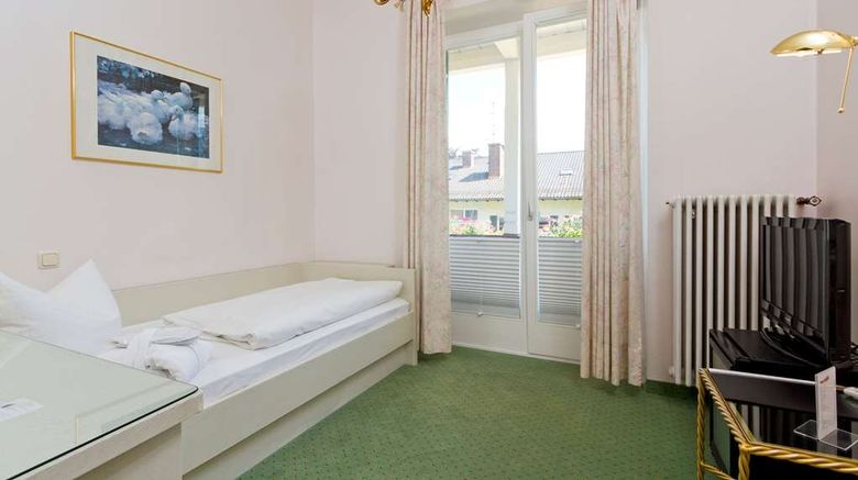 <b>Wittelsbacher Hof Swiss Quality Hotel Room</b>. Images powered by <a href="https://iceportal.shijigroup.com/" title="IcePortal" target="_blank">IcePortal</a>.