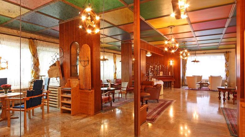 <b>Wittelsbacher Hof Swiss Quality Hotel Lobby</b>. Images powered by <a href="https://iceportal.shijigroup.com/" title="IcePortal" target="_blank">IcePortal</a>.