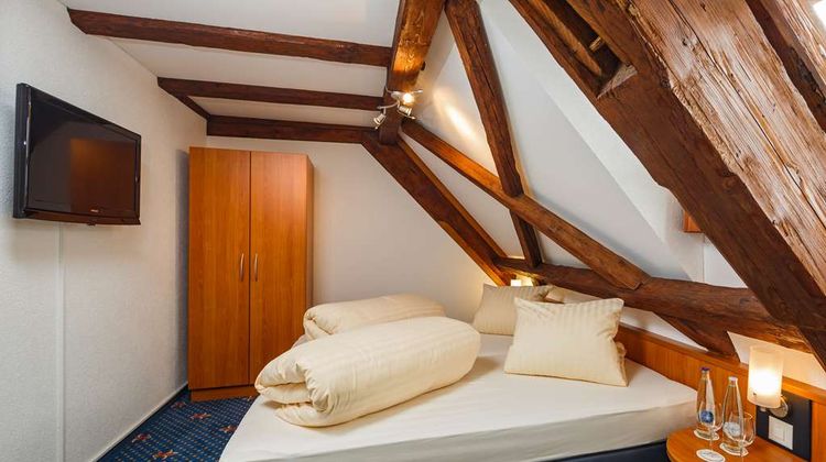 Zur Linde Gasthof Room