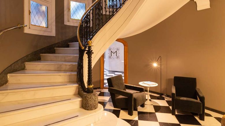 <b>Hotel Magnolia Lobby</b>. Images powered by <a href="https://iceportal.shijigroup.com/" title="IcePortal" target="_blank">IcePortal</a>.
