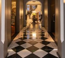 Hotel Magnolia Lobby
