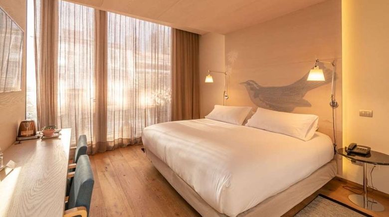 <b>Hotel Magnolia Room</b>. Images powered by <a href="https://iceportal.shijigroup.com/" title="IcePortal" target="_blank">IcePortal</a>.