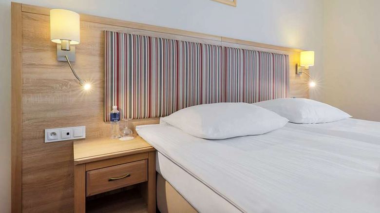 <b>Papuga Park Hotel Room</b>. Images powered by <a href="https://iceportal.shijigroup.com/" title="IcePortal" target="_blank">IcePortal</a>.