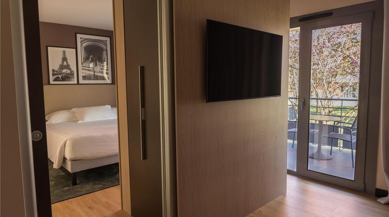 <b>Le Relais de la Malmaison-Radisson Indiv Suite</b>. Images powered by <a href="https://iceportal.shijigroup.com/" title="IcePortal" target="_blank">IcePortal</a>.