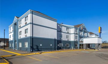 AmericInn by Wyndham Davenport