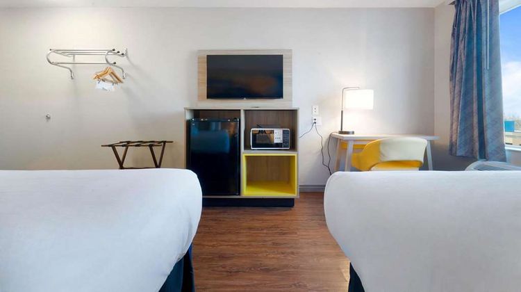 Days Inn by Wyndham Thornton Room