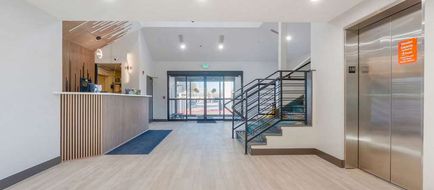 Days Inn by Wyndham Thornton Lobby