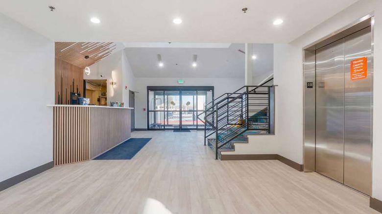 <b>Days Inn by Wyndham Thornton Lobby</b>. Images powered by <a href="https://iceportal.shijigroup.com/" title="IcePortal" target="_blank">IcePortal</a>.
