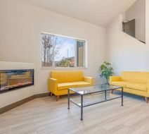 Days Inn by Wyndham Thornton Lobby