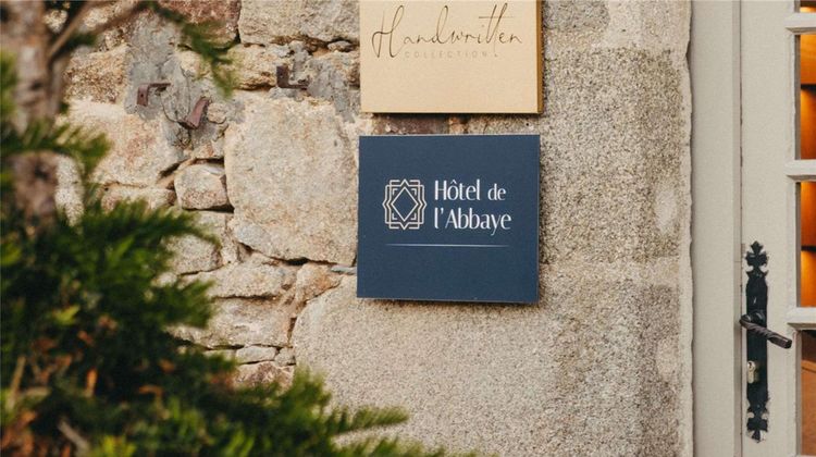 Hotel De L' Abbaye Le Tronchet Exterior