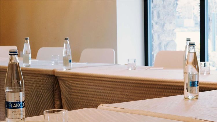 Hotel De L' Abbaye Le Tronchet Meeting