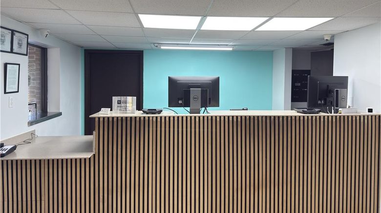 <b>SureStay by Best Western Jacksonville Ai Lobby</b>. Images powered by <a href="https://iceportal.shijigroup.com/" title="IcePortal" target="_blank">IcePortal</a>.