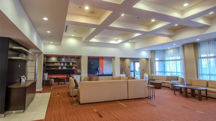 Country Inn & Suites Altoona Lobby