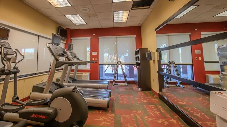 <b>Country Inn & Suites Altoona Health</b>. Images powered by <a href="https://iceportal.shijigroup.com/" title="IcePortal" target="_blank">IcePortal</a>.