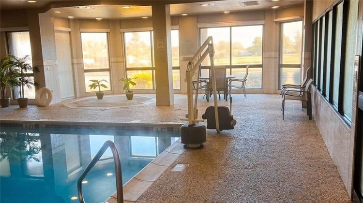 Country Inn & Suites Altoona Pool