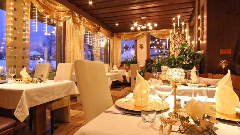<b>Hotel Bernerhof Kandersteg Restaurant</b>. Images powered by <a href="https://iceportal.shijigroup.com/" title="IcePortal" target="_blank">IcePortal</a>.