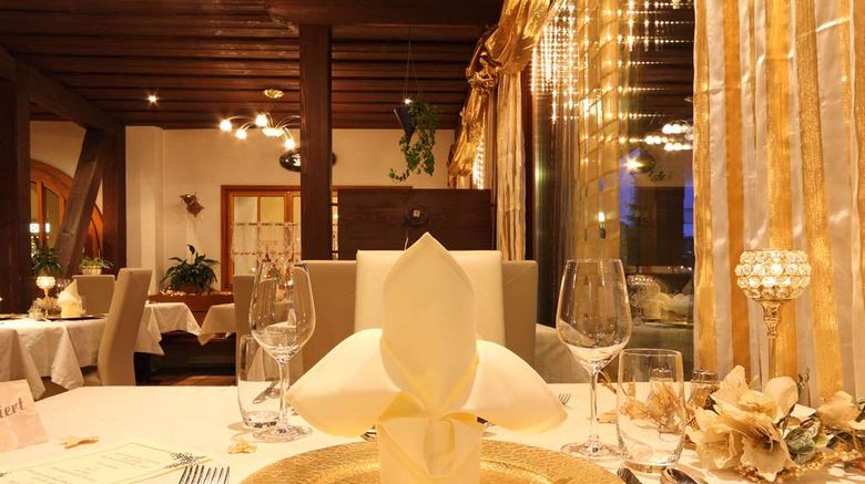 <b>Hotel Bernerhof Kandersteg Restaurant</b>. Images powered by <a href="https://iceportal.shijigroup.com/" title="IcePortal" target="_blank">IcePortal</a>.