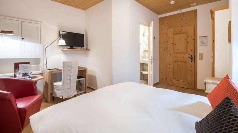 <b>Schweizerhaus Swiss Quality Hotel Room</b>. Images powered by <a href="https://iceportal.shijigroup.com/" title="IcePortal" target="_blank">IcePortal</a>.