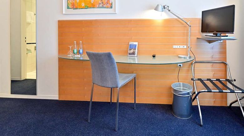 <b>Zofingen Swiss Quality Hotel Room</b>. Images powered by <a href="https://iceportal.shijigroup.com/" title="IcePortal" target="_blank">IcePortal</a>.