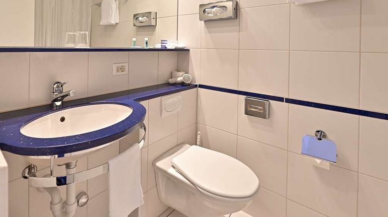 <b>Zofingen Swiss Quality Hotel Room</b>. Images powered by <a href="https://iceportal.shijigroup.com/" title="IcePortal" target="_blank">IcePortal</a>.