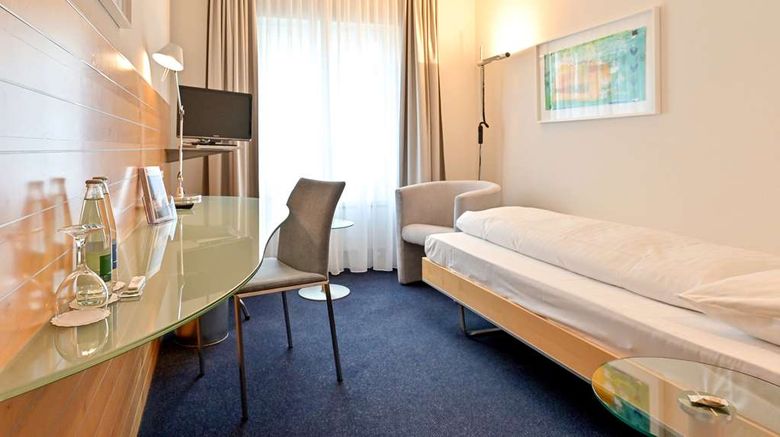 <b>Zofingen Swiss Quality Hotel Room</b>. Images powered by <a href="https://iceportal.shijigroup.com/" title="IcePortal" target="_blank">IcePortal</a>.