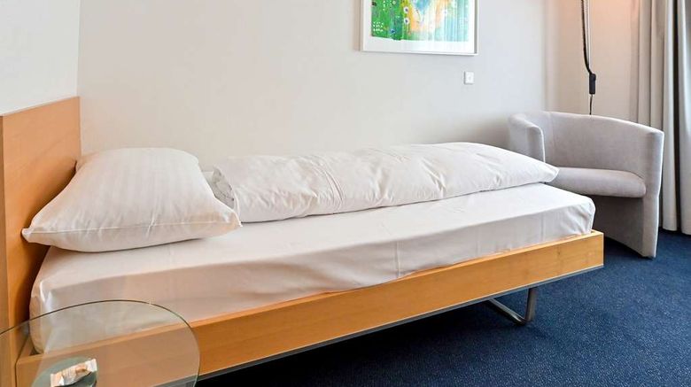 <b>Zofingen Swiss Quality Hotel Room</b>. Images powered by <a href="https://iceportal.shijigroup.com/" title="IcePortal" target="_blank">IcePortal</a>.