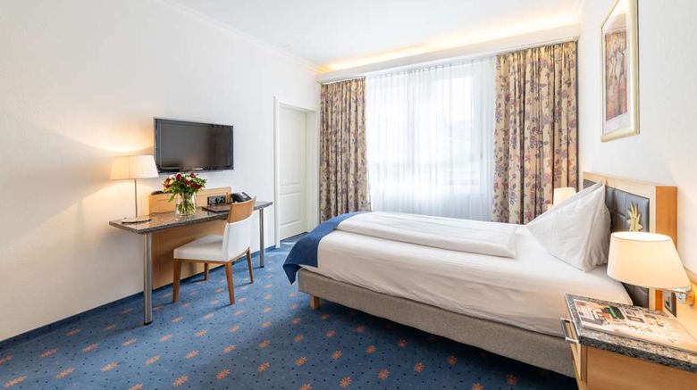 <b>Turmhotel Victoria Room</b>. Images powered by <a href="https://iceportal.shijigroup.com/" title="IcePortal" target="_blank">IcePortal</a>.
