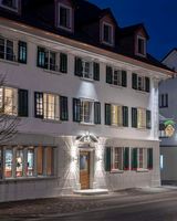 CASPAR   The Three-House Hotel