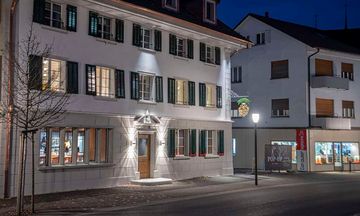 CASPAR   The Three-House Hotel