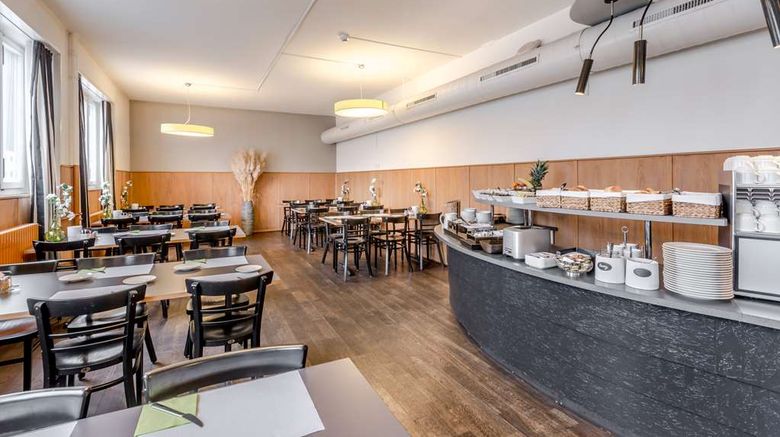 <b>The Tourist Hotel Luzern Restaurant</b>. Images powered by <a href="https://iceportal.shijigroup.com/" title="IcePortal" target="_blank">IcePortal</a>.