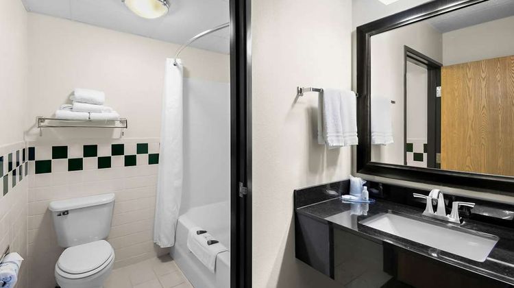 Quality Inn Ladysmith Room