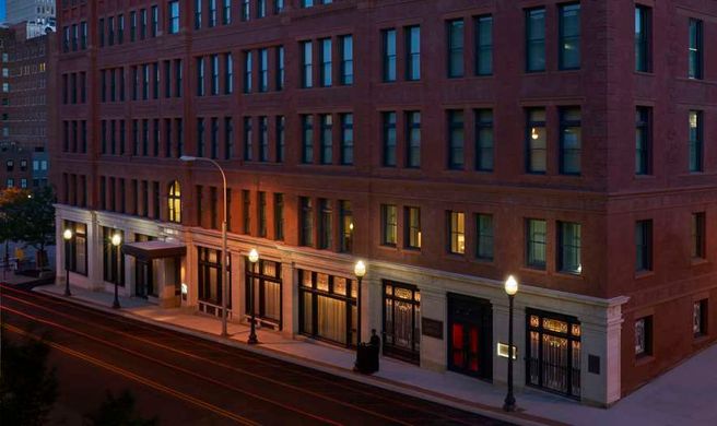 Hotel Savoy Kansas City, Tapestry Exterior
