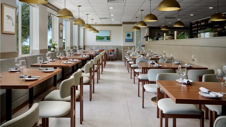 <b>DoubleTree by Hilton Brunswick Restaurant</b>. Images powered by <a href="https://iceportal.shijigroup.com/" title="IcePortal" target="_blank">IcePortal</a>.