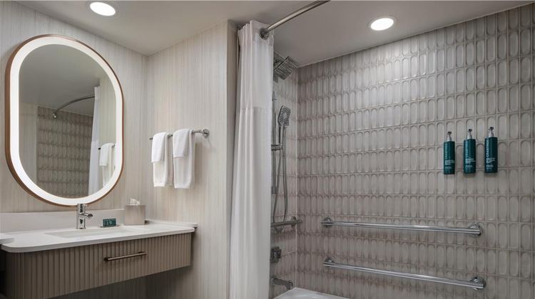 DoubleTree by Hilton Brunswick Room