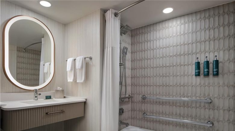 <b>DoubleTree by Hilton Brunswick Room</b>. Images powered by <a href="https://iceportal.shijigroup.com/" title="IcePortal" target="_blank">IcePortal</a>.