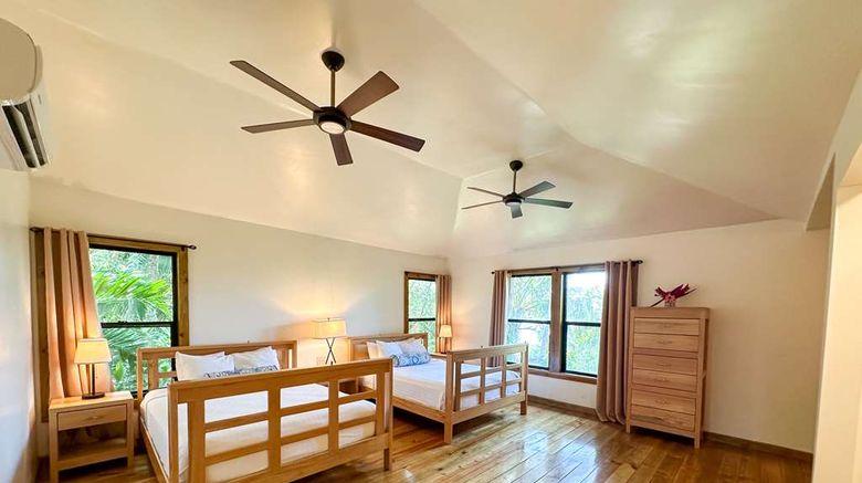 <b>Anthony's Key Resort Room</b>. Images powered by <a href="https://iceportal.shijigroup.com/" title="IcePortal" target="_blank">IcePortal</a>.