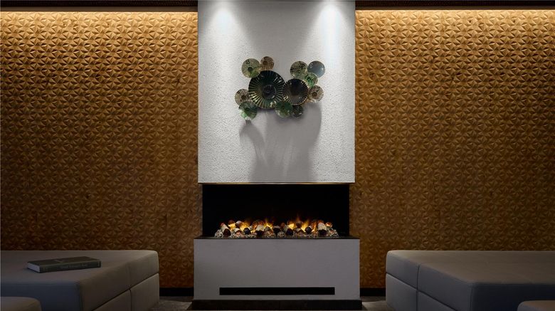 <b>Me and All Hotel Flims, by Hyatt Lobby</b>. Images powered by <a href="https://iceportal.shijigroup.com/" title="IcePortal" target="_blank">IcePortal</a>.