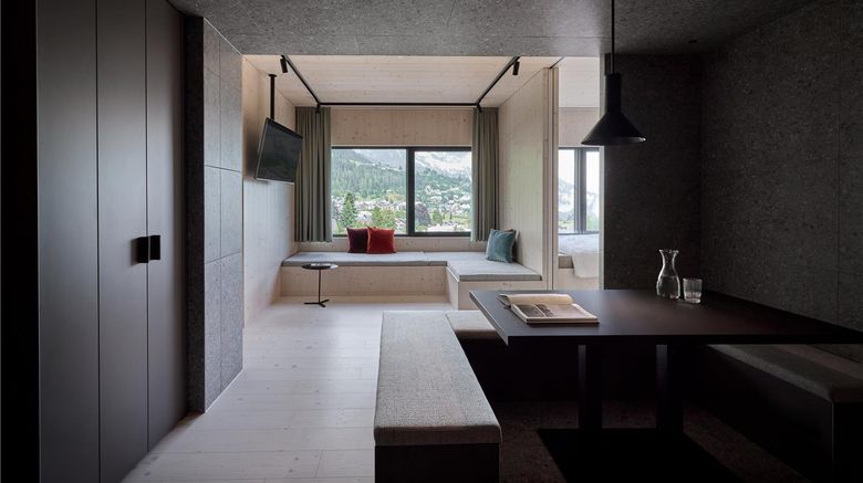 <b>Me and All Hotel Flims, by Hyatt Suite</b>. Images powered by <a href="https://iceportal.shijigroup.com/" title="IcePortal" target="_blank">IcePortal</a>.