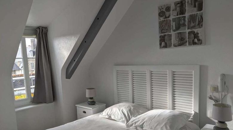 <b>Hotel le Lion d'Or Room</b>. Images powered by <a href="https://iceportal.shijigroup.com/" title="IcePortal" target="_blank">IcePortal</a>.