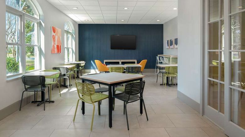 <b>Spark by Hilton Summerville Lobby</b>. Images powered by <a href="https://iceportal.shijigroup.com/" title="IcePortal" target="_blank">IcePortal</a>.