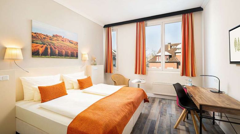 <b>Parkhotel Landau Room</b>. Images powered by <a href="https://iceportal.shijigroup.com/" title="IcePortal" target="_blank">IcePortal</a>.