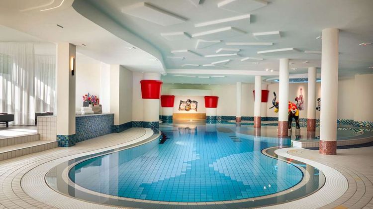 Parkhotel Landau Pool