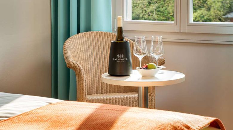 <b>Parkhotel Landau Room</b>. Images powered by <a href="https://iceportal.shijigroup.com/" title="IcePortal" target="_blank">IcePortal</a>.