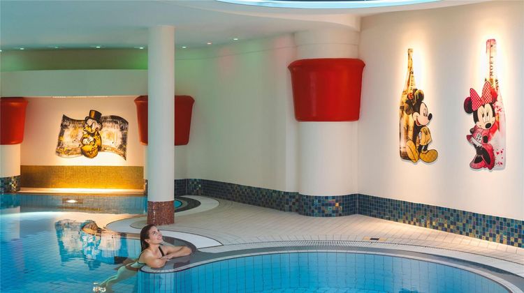 Parkhotel Landau Pool