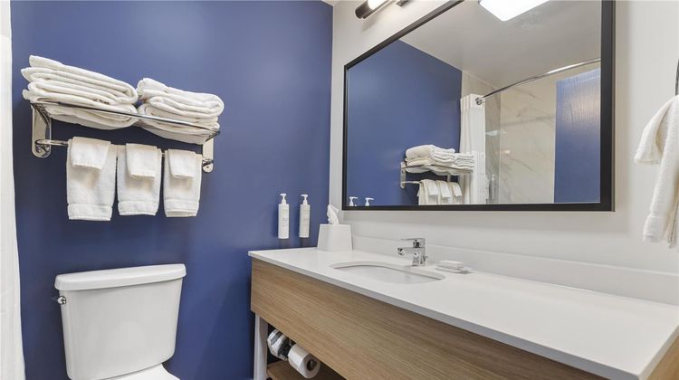 Spark Abingdon I-81 Room