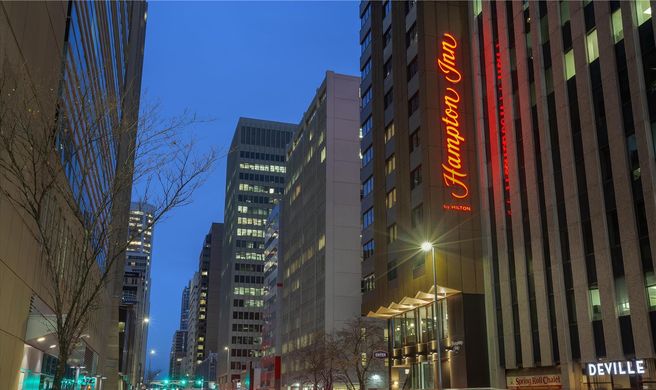 Hampton Inn by Hilton Calgary Downtown Exterior