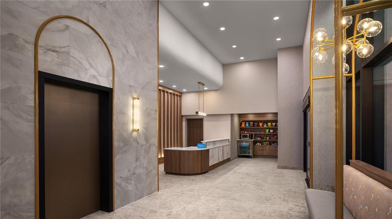 <b>Hampton Inn by Hilton Calgary Downtown Lobby</b>. Images powered by <a href="https://iceportal.shijigroup.com/" title="IcePortal" target="_blank">IcePortal</a>.