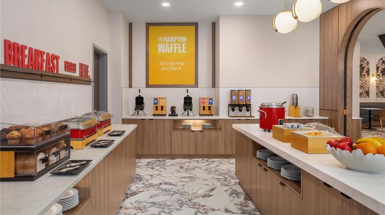 <b>Hampton Inn by Hilton Calgary Downtown Restaurant</b>. Images powered by <a href="https://iceportal.shijigroup.com/" title="IcePortal" target="_blank">IcePortal</a>.