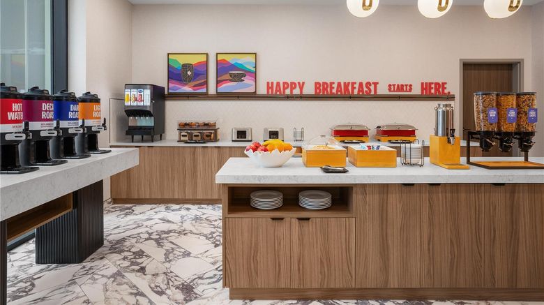 <b>Hampton Inn by Hilton Calgary Downtown Restaurant</b>. Images powered by <a href="https://iceportal.shijigroup.com/" title="IcePortal" target="_blank">IcePortal</a>.