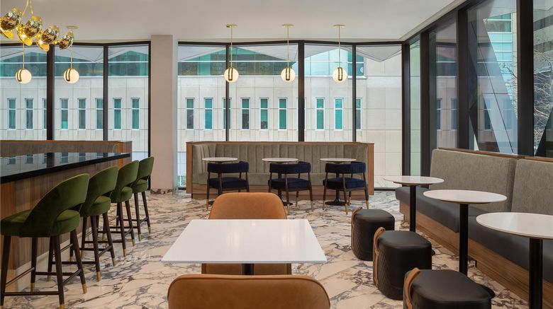 <b>Hampton Inn by Hilton Calgary Downtown Restaurant</b>. Images powered by <a href="https://iceportal.shijigroup.com/" title="IcePortal" target="_blank">IcePortal</a>.